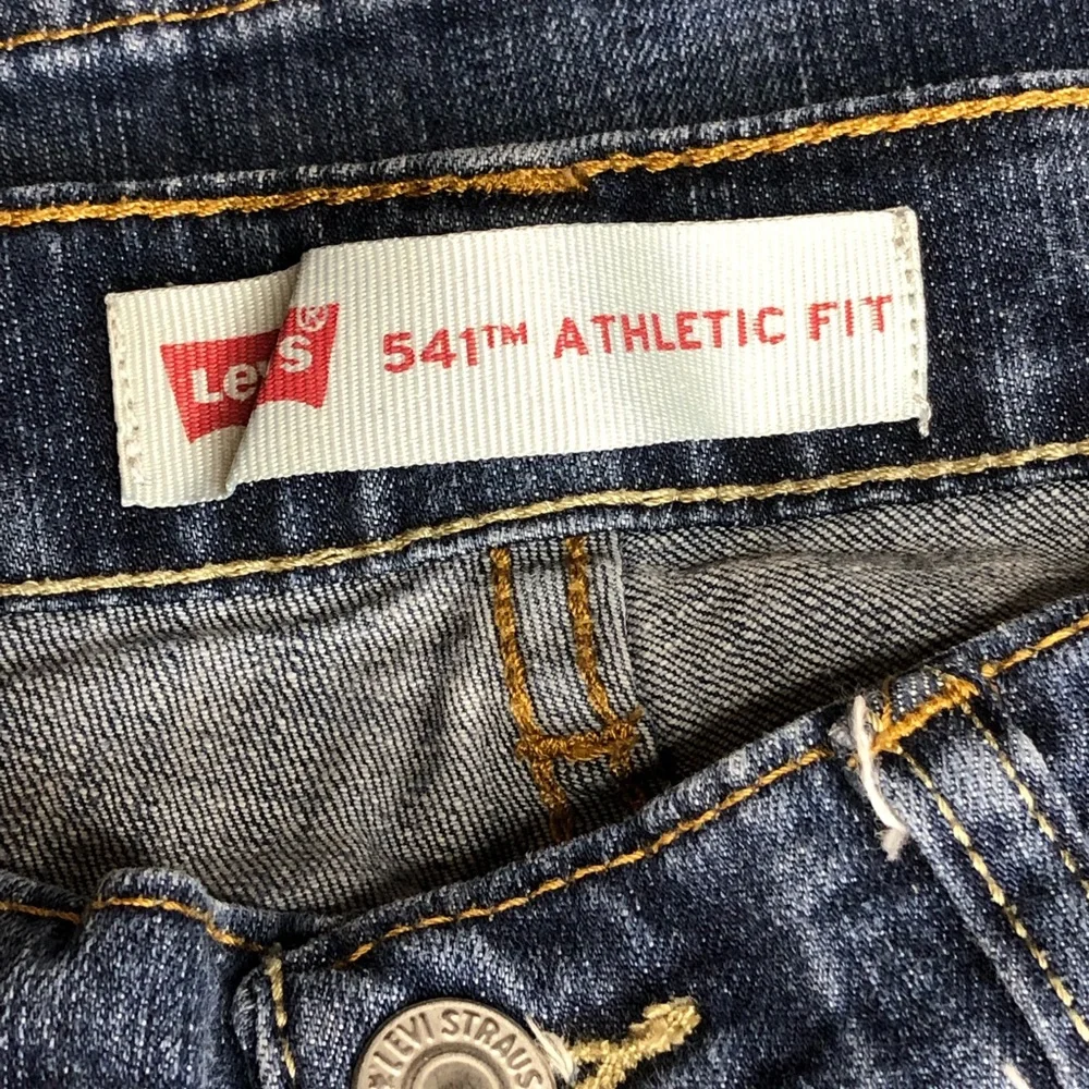Boys Levi’s Jeans - Picture 4 of 5